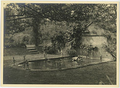 Deanery Garden Fountain Bryn Mawr College.jpg