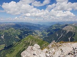 Das Kleinwalsertal vom Gipfel des Widdersteins aus gesehen