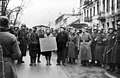 Masha Brúskina con dos compañeros de la resistencia antes de ser ejecutados. A la chica le colgaron un cartel al cuello que decía en bielorruso y en alemán: Somos partisanos y disparamos a soldados alemanes. 2 de octubre de 1941