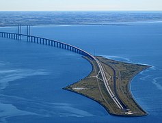 Øresund Bridge from the air in September 2015 (cropped).jpg
