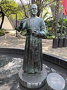 Estatua de Felix Henao Botero - UPB Medellín.jpg