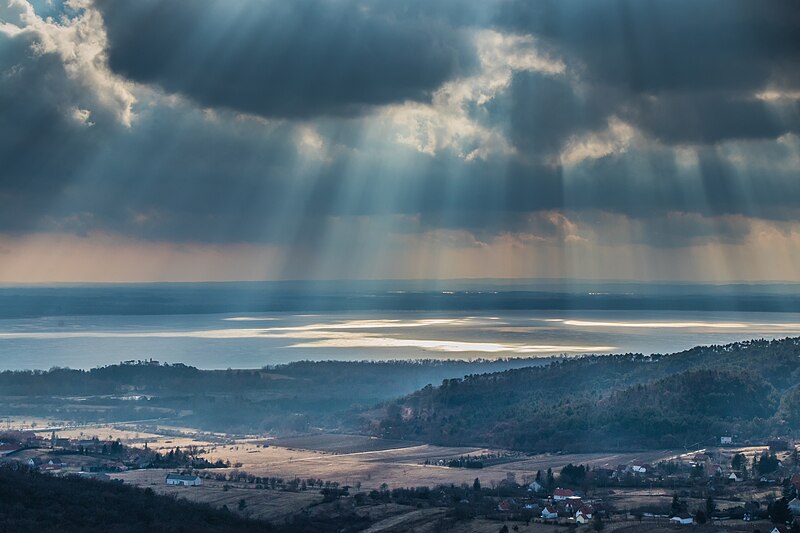 File:Lake Balaton (32222858143).jpg