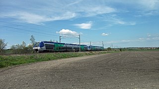 Une unité multiple de train TER près de Thuret