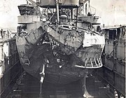 1958年8月24日海戰，國軍中海號戰車登陸艦被解放軍魚雷快艇的魚雷命中艦艉後，在船塢的照片