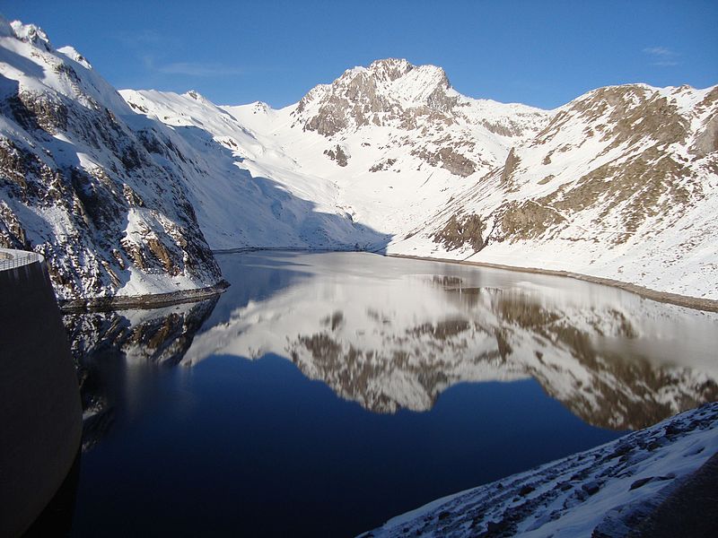 File:Estany de Llauset (Ribagorça aragonesa) 01.jpg