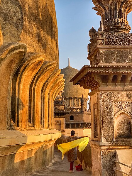 File:Gol Gumbaz Terrace.jpg