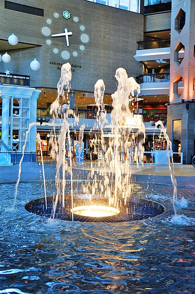 File:Fountain built in Complexe Desjardins - panoramio.jpg