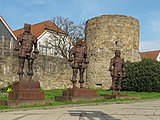 La escultura: Menschen aus Eisen (Gente de la edad de Hielo)