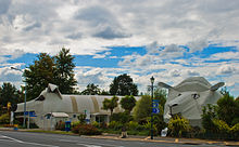 The dog and sheep buildings, Tirau, Waikato, New Zealand, 3 April 2008.jpg