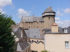 Photographie des logis prise depuis la ville.