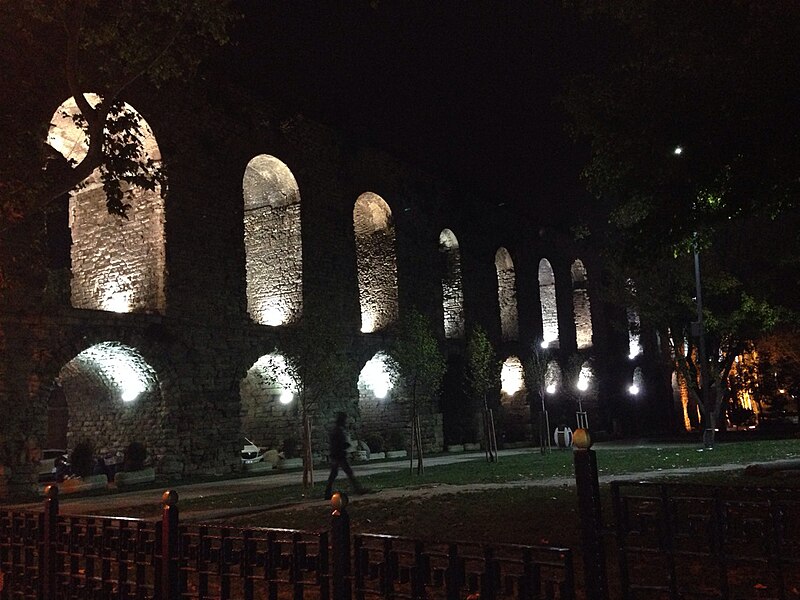 File:Valens Aqueduct Istanbul 72.JPG