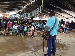 Un ne'jwesx o autoridad indígena dirige una asamblea comunitaria en la vereda Ullucos - Picacho (2017)