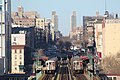 Züge im Bahnhof 125th Street, Blick entlang des Broadway nach Norden im Jahr 2020