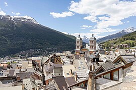 Collégiale de Briançon depuis le chemin de ronde.jpg