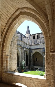 Le jardin vu du cloître.