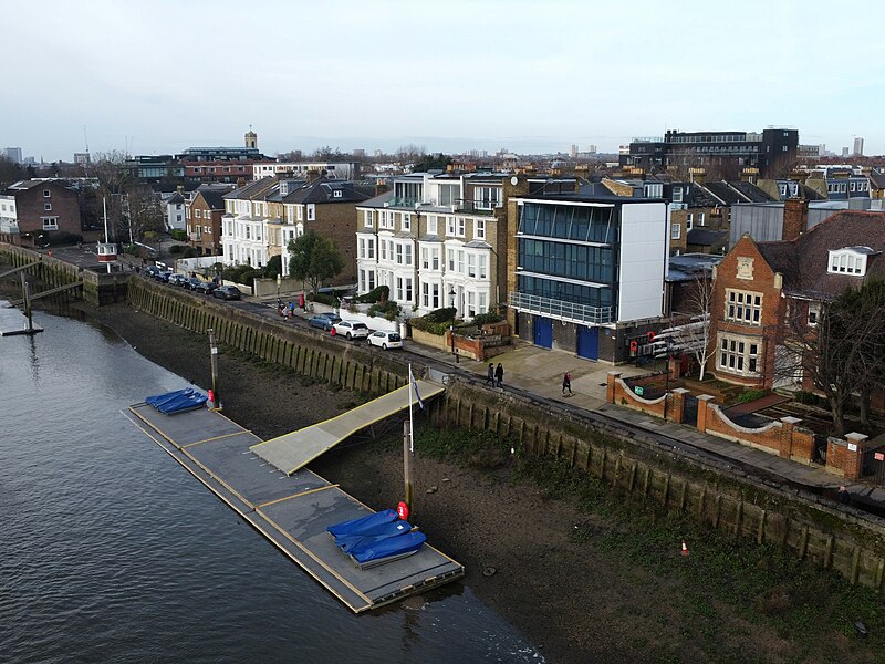 File:Latymer Upper School Boathouse.jpg