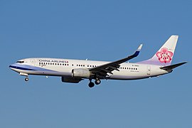 中華航空的波音737-8Q8型客機即將降落於北京首都國際機場（B-18651）