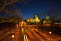 Vue nocturne, près de l'hôtel du Parlement du Québec.