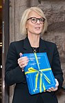 Elisabeth Svantesson utanför riksdagen den 8 november 2022, med sin och regeringen Kristerssons första budget.