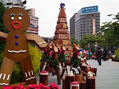 Gingerbread man and Grand Forward Hotel 20111224.jpg