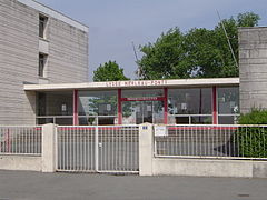 Lycée général Merleau-Ponty.