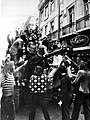 Image 33Portuguese rejoice during the 1975 Carnation Revolution. (from History of Portugal)