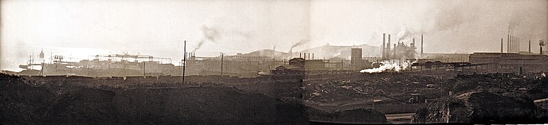 File:1925 Piombino Steel Industry Panorama.jpg