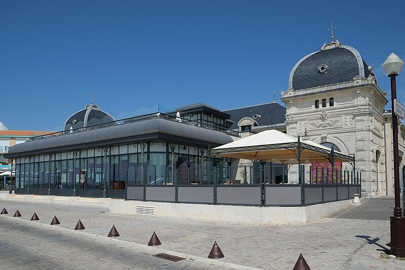 File:694 - Casino - Châtelaillon.jpg