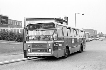 CSA-I standaardstadsbus RET uit 1968 met klein Den Oudsten-logo voorop