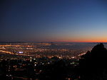 Berkeley och San Francisco Bay i skymningen