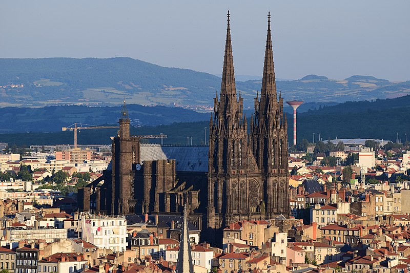 File:Cathedrale clermont montjuzet 2015.jpg