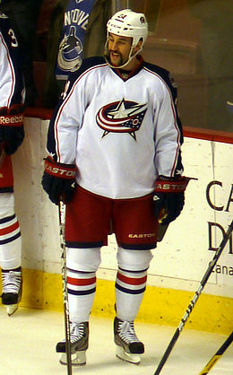 Derek MacKenzie avec les Blue Jackets de Columbus