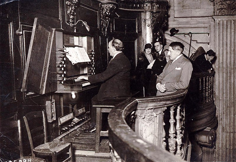 File:Louis vierne aux orgues.jpg