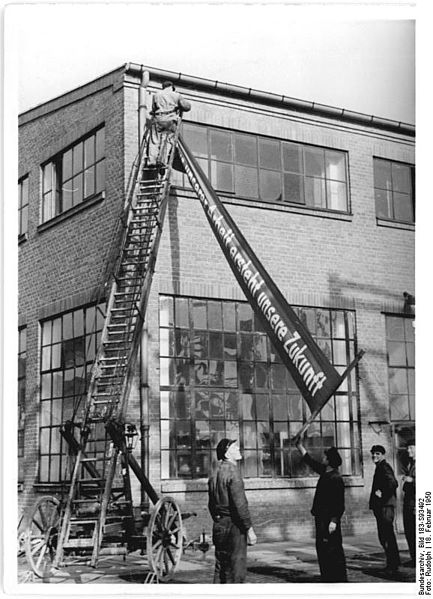 File:Bundesarchiv Bild 183-S93492, Berlin, Wiederaufbau.jpg