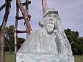 Busto del Tte Cnel Don Pedro Timote en una esquina. En la misma se encuentran también un mangrullo y la tumba del ilustre vecino donador del monumento.