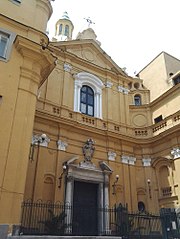 Santi Giovanni e Teresa, scorcio della facciata.