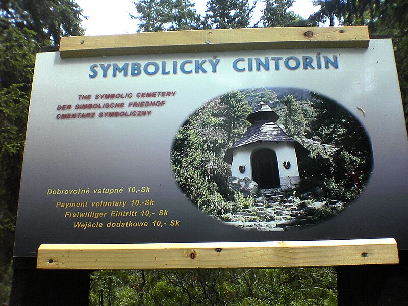 File:Symbolicky cintorin The entrance sign.JPG