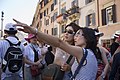 Turistas extranjeros en la Piazza Spagna de Roma.