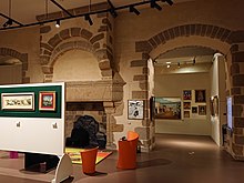 Photographie d'une salle à l'intérieur du château.