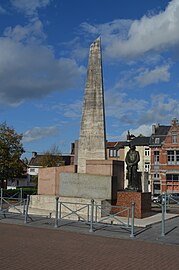 Monument international dédié aux victimes du travail érigé sur la Grand'Place de Marcinelle en 1960.