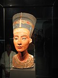 Bust policromat de Nefertiti al Museu de Berlin