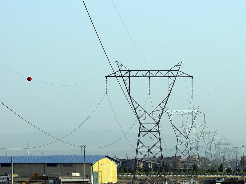 File:Overhead power lines in Iran-Qom City 03.jpg