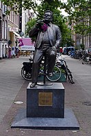 Standbeeld van André Hazes, in de Eerste Sweelinckstraat, bij de Albert Cuypmarkt.