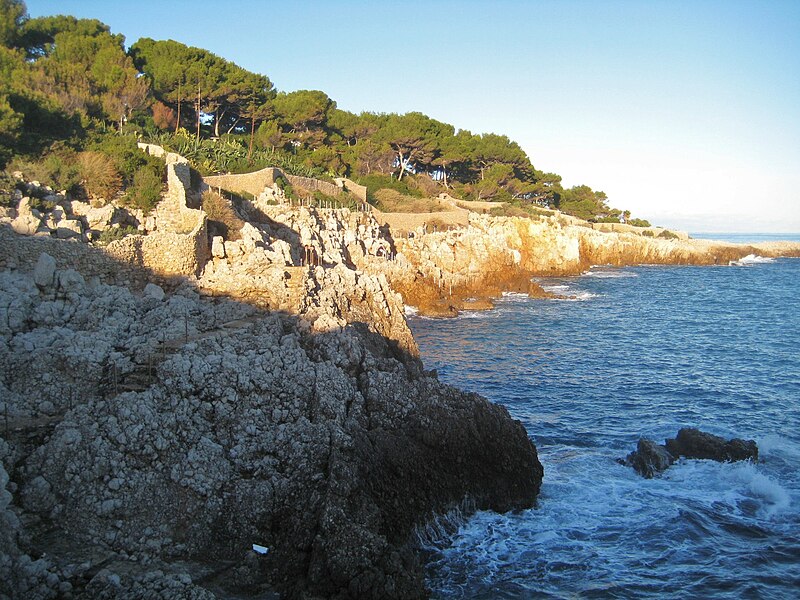 File:Chemin contrebandiers Antibes Cap.jpg