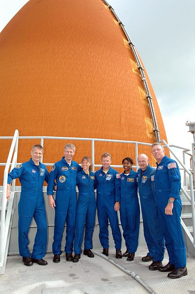 File:Crew of STS-121.jpg