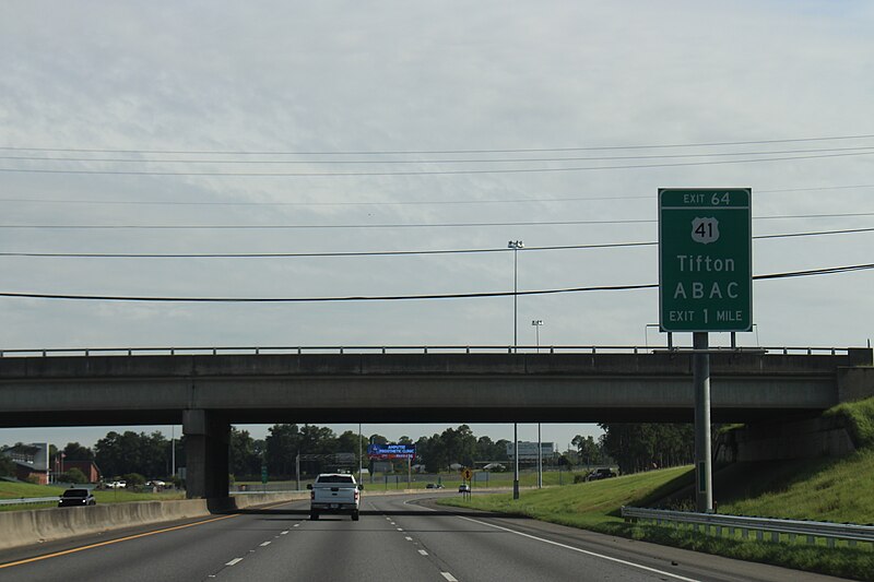 File:Georgia I75nb Exit 64 1 mile.jpg