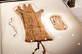 Two of the embroidered gloves found in the antechamber and annexe[82]