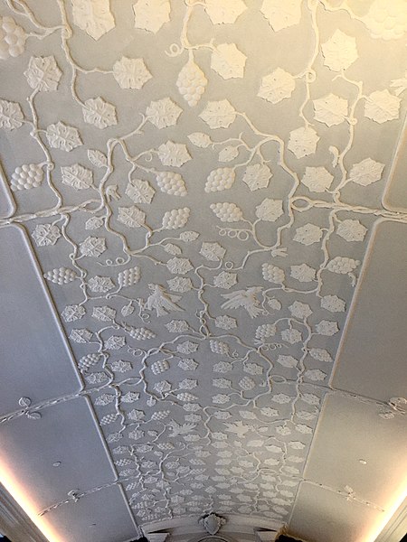 File:Kirklee Mansion Ceiling.jpg