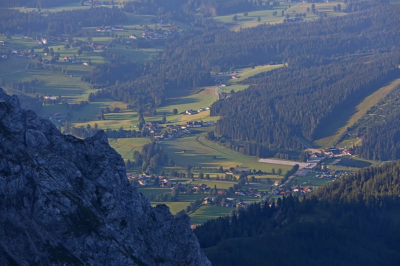 File:2022-08-14 Ramsau Dachstein Hängebrücke21.jpg