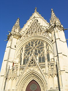 A frente oeste da Sainte-Chapelle de Vincennes (década de 1370)